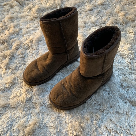 Ugg Women's Classic Short Boots in Chocolate Size 8 - Picture 6 of 10